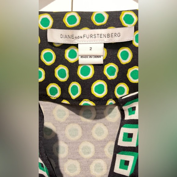 Diane Von Furstenberg Silk Jersey Shirt Dress Green Black Print Button Up Size 2 - Picture 4 of 11